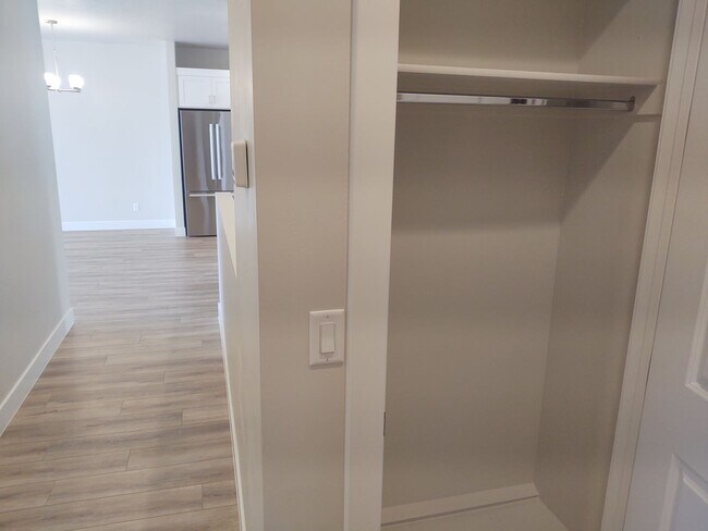Building Photo - Premium 1bed1.5bath with private DEN! VIEWS