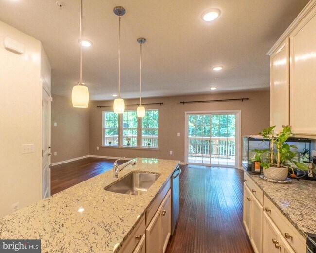 Foto del edificio - 13933 Hollow Wind Way