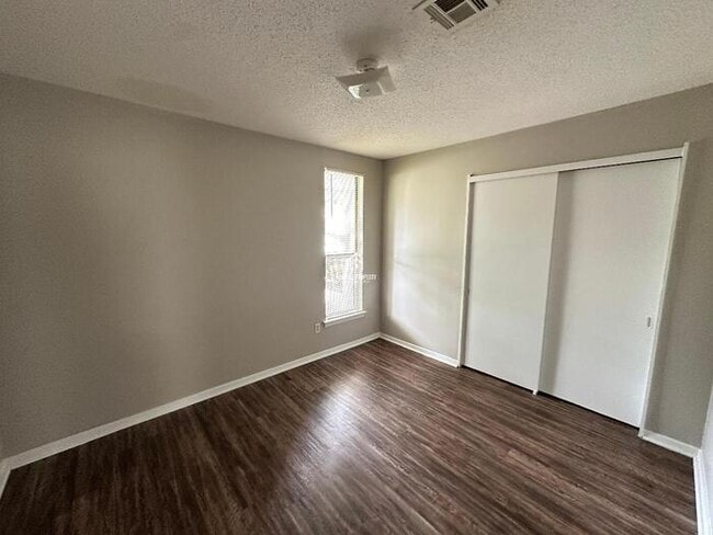 Building Photo - 5740 Ballenmoor Dr