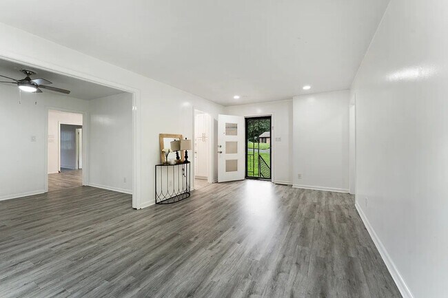 Foto del edificio - 3224 Windsor Ln