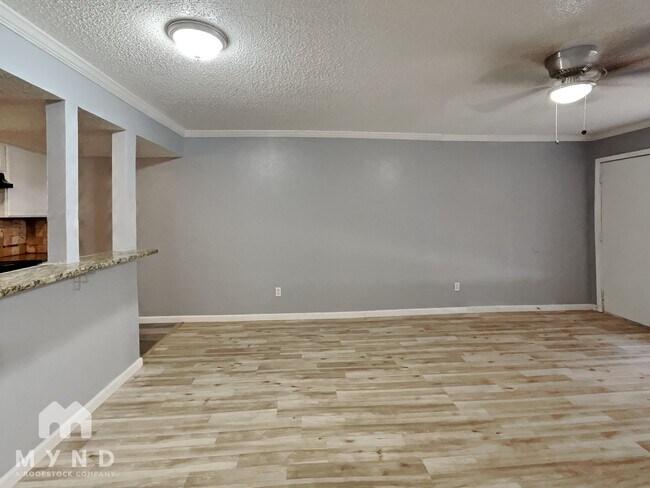 Building Photo - 1404 Cherry Dr