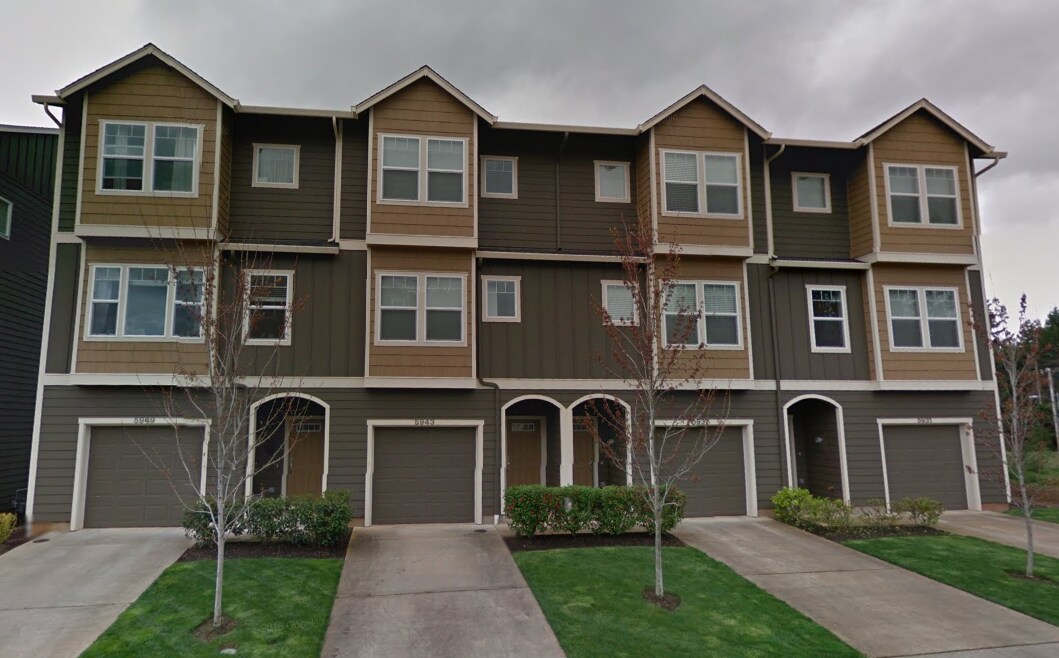 Foto principal - Newer Condo with 2 car Garage in S. Salem!