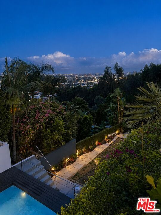 Foto del edificio - 8380 Hollywood Blvd