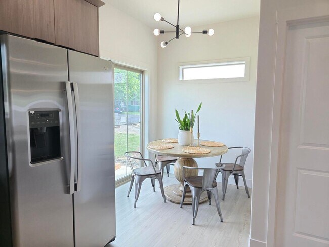 Foto del edificio - MOVE IN NOW~ NOVEMBER FREE! CALL FOR DETAI...