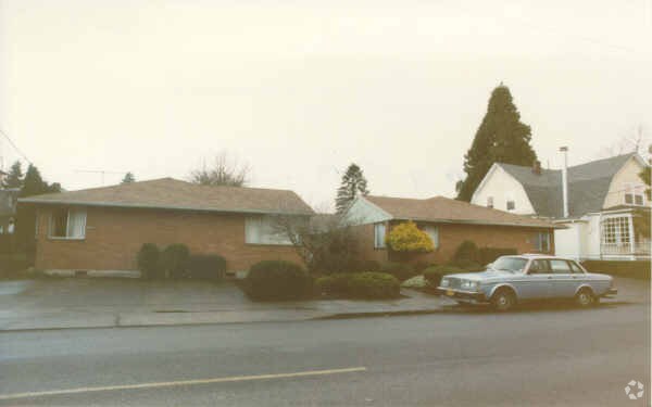 Building Photo - 3209-3231 SE Clinton St