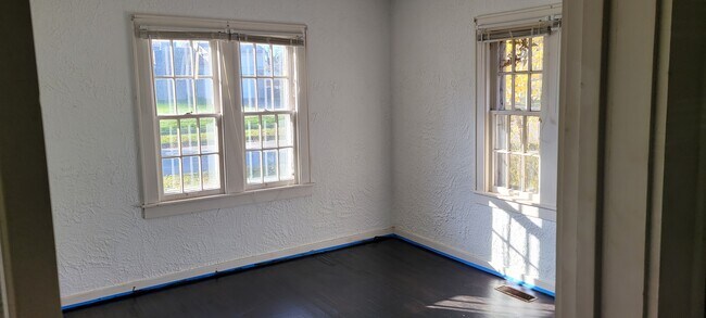 Building Photo - 202 W 37th St