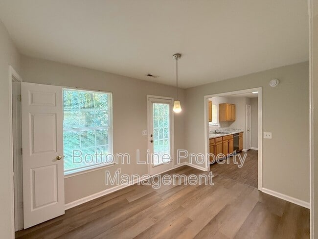 Foto del edificio - 5211 Windy Valley Dr