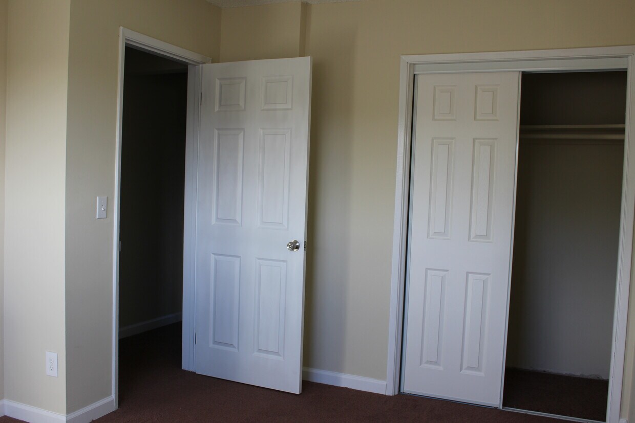 Building Photo - 2908 Alsace Ave