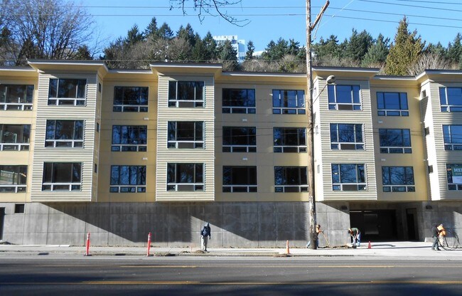 Building Photo - 2926 SW 4th Ave