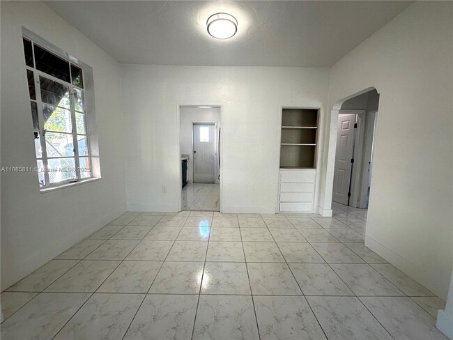 Foto del edificio - 937 NW 46th St