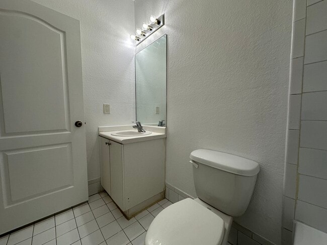 Building Photo - 1661 SE 29th Ct