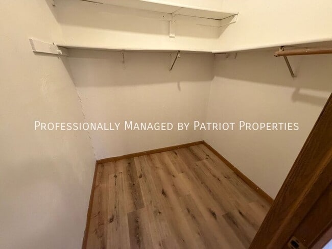 Building Photo - 1121 Mac Arthur Rd