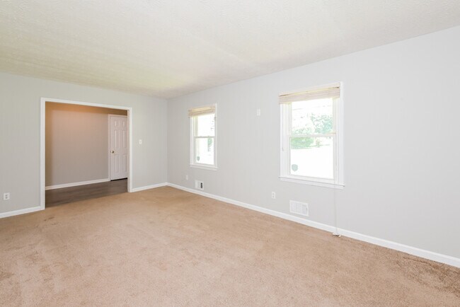 Building Photo - 4033 Emerald N Cir