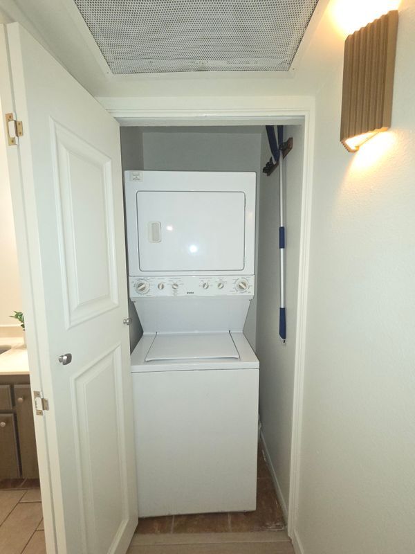 Foto del edificio - 2343 E 17th St