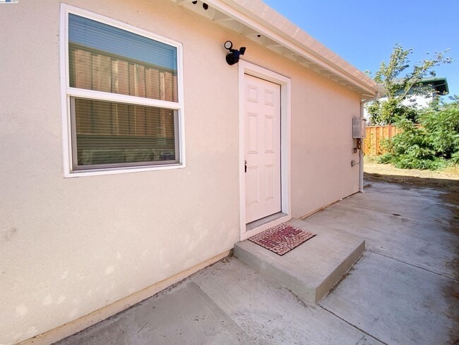 Building Photo - 4268 Omega Ave