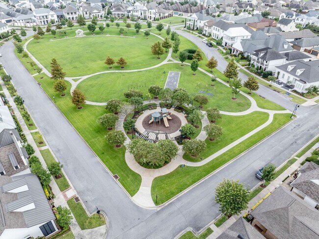 Building Photo - AVAILABLE in SUGAR MILL POND!