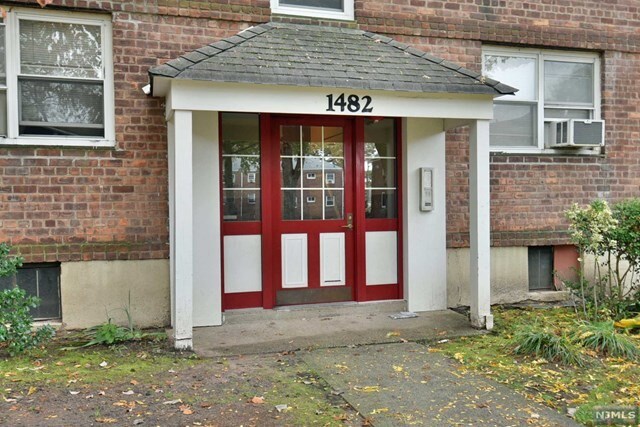 Building Photo - 1482 Terrace