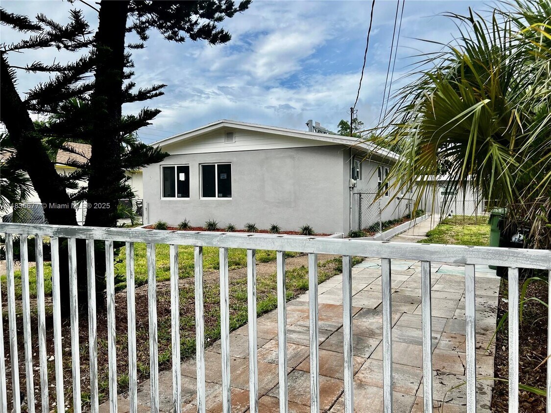 Foto principal - 524 NW 21st Terrace