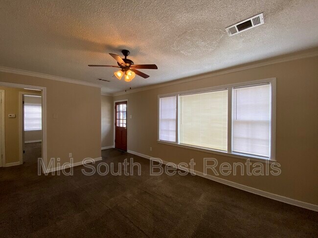 Foto del edificio - 1122 Woodbury Rd