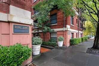 Building Photo - 1829 NW Lovejoy St