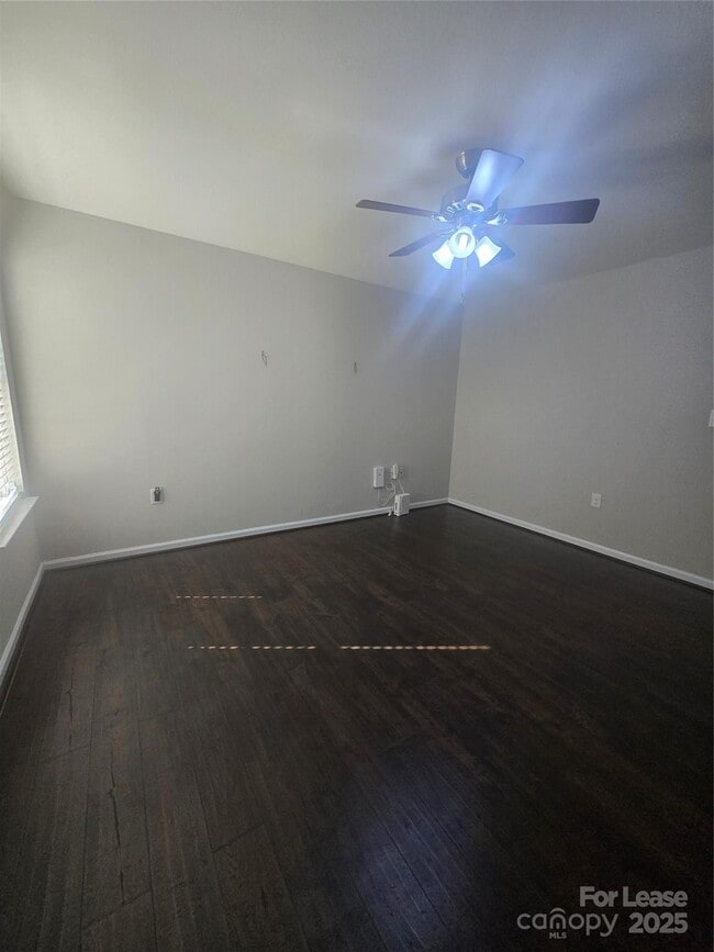 Foto del edificio - 756 Nannyberry Ln