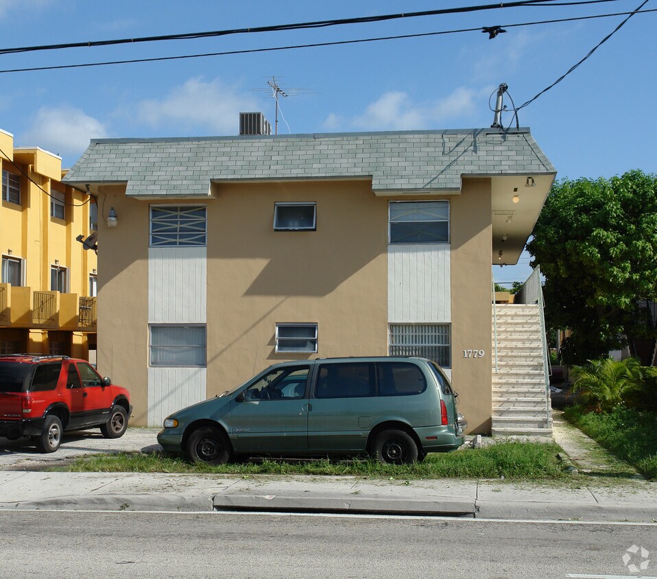Foto principal - 1779 SW 7th St