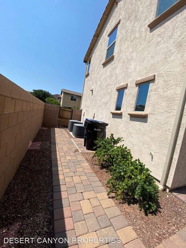 Foto del edificio - 4 br, 3.5 bath House - 897 S Agnes Lane