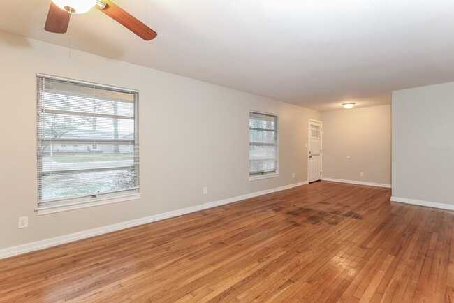 Foto del edificio - 5544 Wayneland Dr