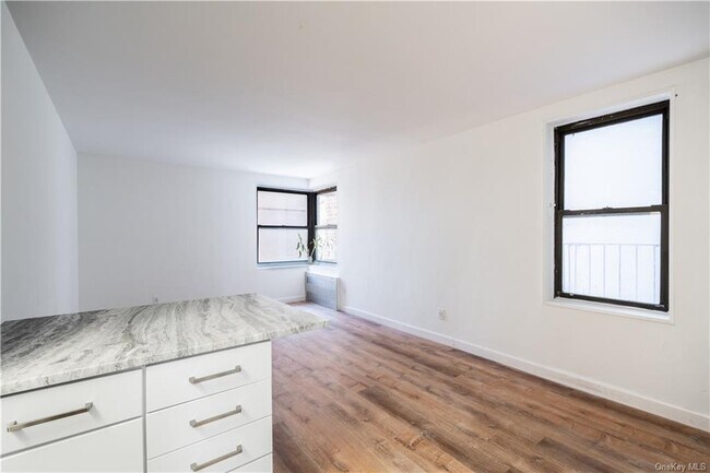 Building Photo - 1418 York Ave