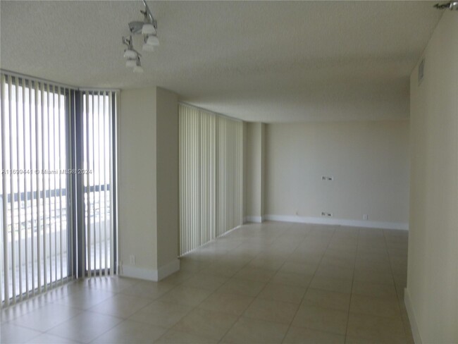 Foto del edificio - 3530 Mystic Pointe Dr