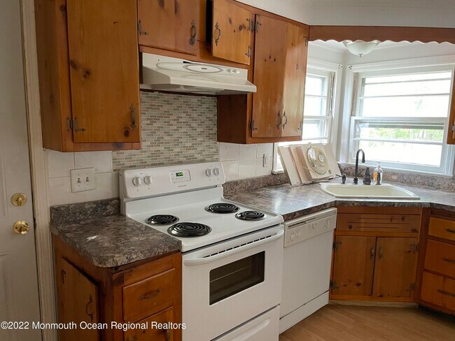 Building Photo - 209 Oakhurst Rd