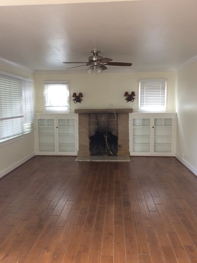 Sala de estar con chimenea - 17 Ocean View Ave