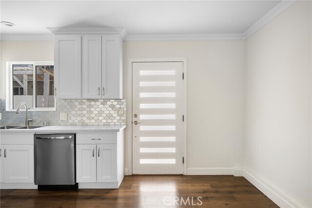 Foto del edificio - 7058 Willis Ave