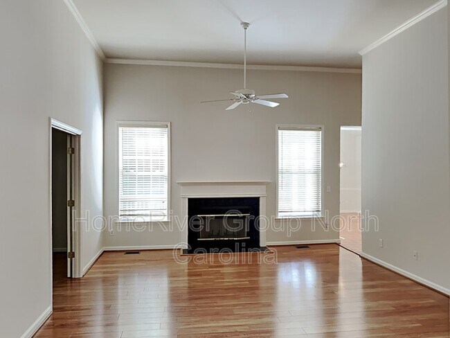 Building Photo - 7 Silver Oak Ct