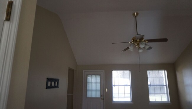 Foto del edificio - Three bedroom in the city!