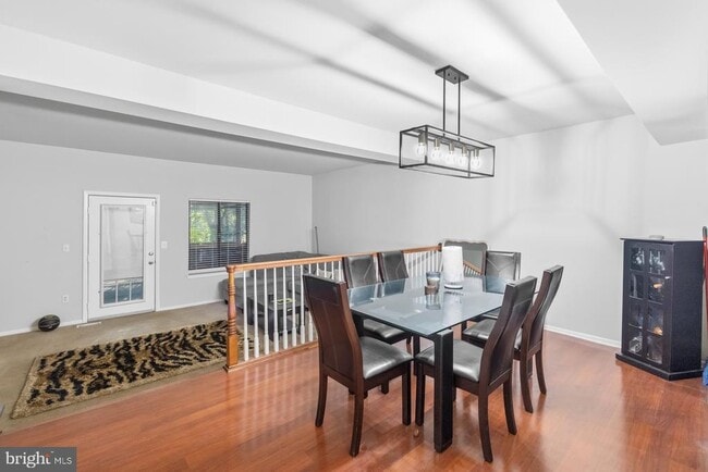 Foto del edificio - 1250 Birchcrest Ct