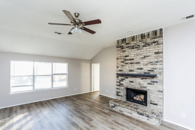 Building Photo - 5122 Eastcreek Dr