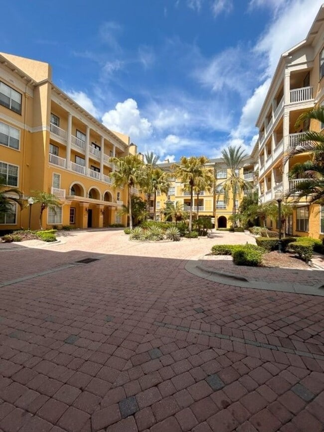 Building Photo - Beautiful Condo in the heart of Downtown O...