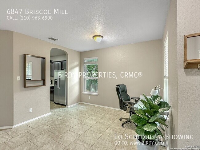 Foto del edificio - 6847 Briscoe Ml