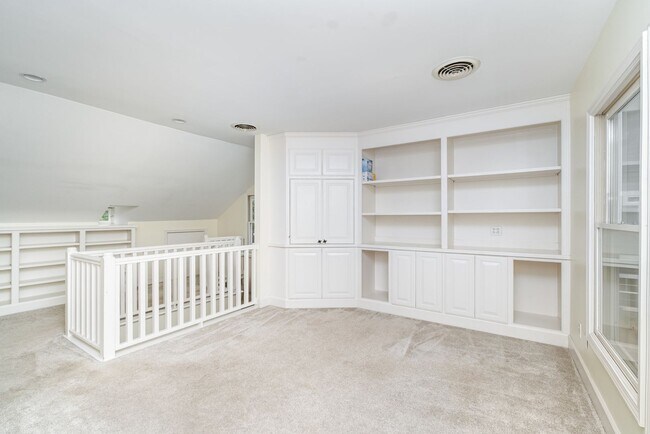Foto del edificio - $2,700/month | 3 Bed | 2 Bath | ~1,592 Sq ...