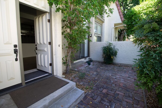 Foto del edificio - 6204 Shoup Ave