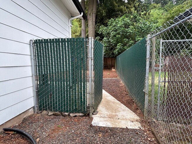 Foto del edificio - 15136 SE Gladstone Dr