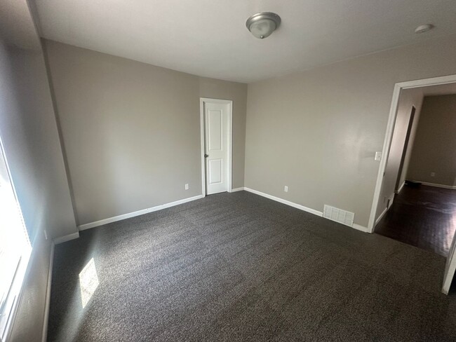 Foto del edificio - Spacious 4-Bedroom Home Near Northtown Mall