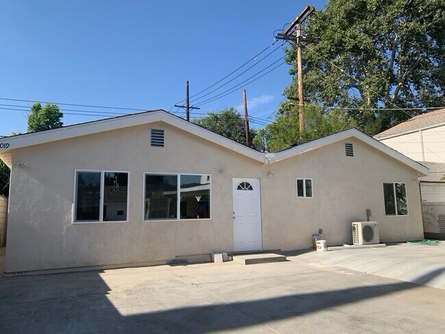 Front of House - 2019 E Villa St