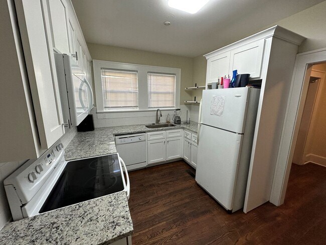 Foto del edificio - Leasing for Fall 2027