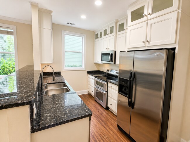 Foto del edificio - Updated 3-Bedroom Beaufort Home with Screened Porch & Fenced Yard