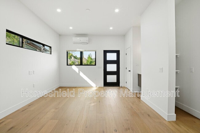 Foto del edificio - 3704 Wilcox St