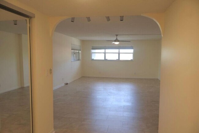 Foto del edificio - 7080 Nova Dr