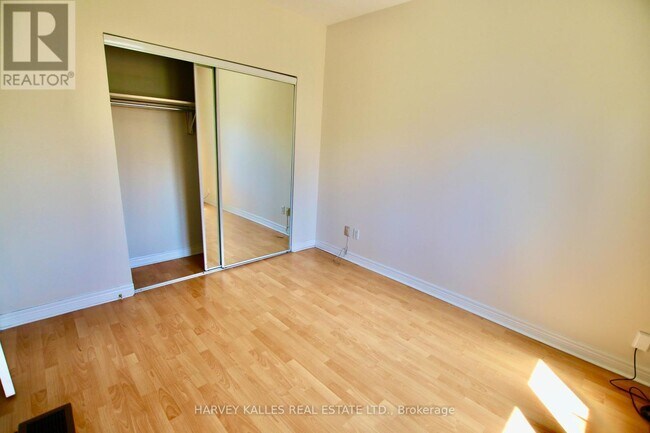 Photo du bâtiment - 775-775 Ossington Ave