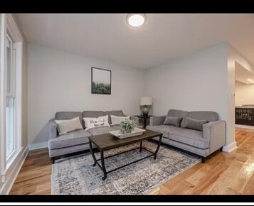 Foto del edificio - 688 Linden St